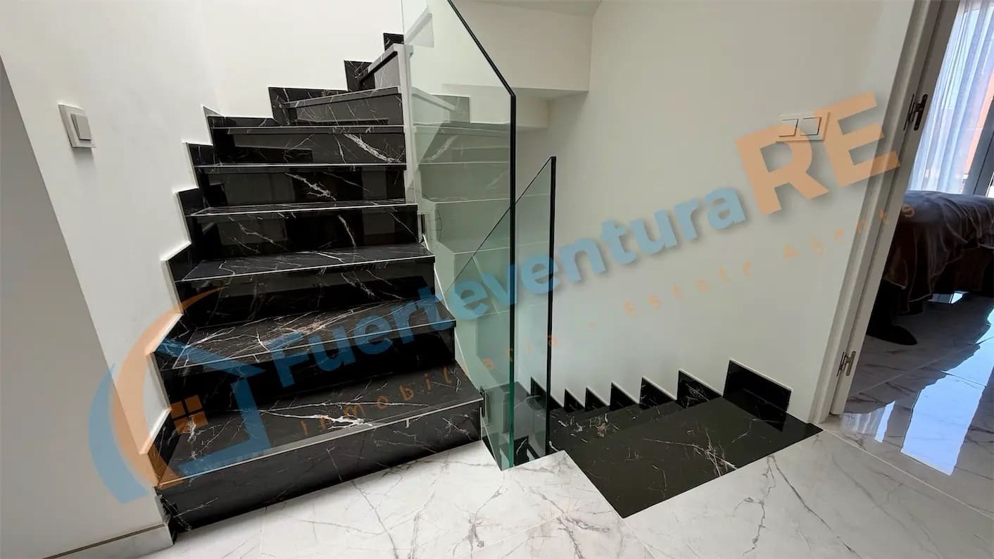 3 chambre Maison de Ville à vendre à Corralejo avec piscine garage - 449 000 € (Ref: 9899706)