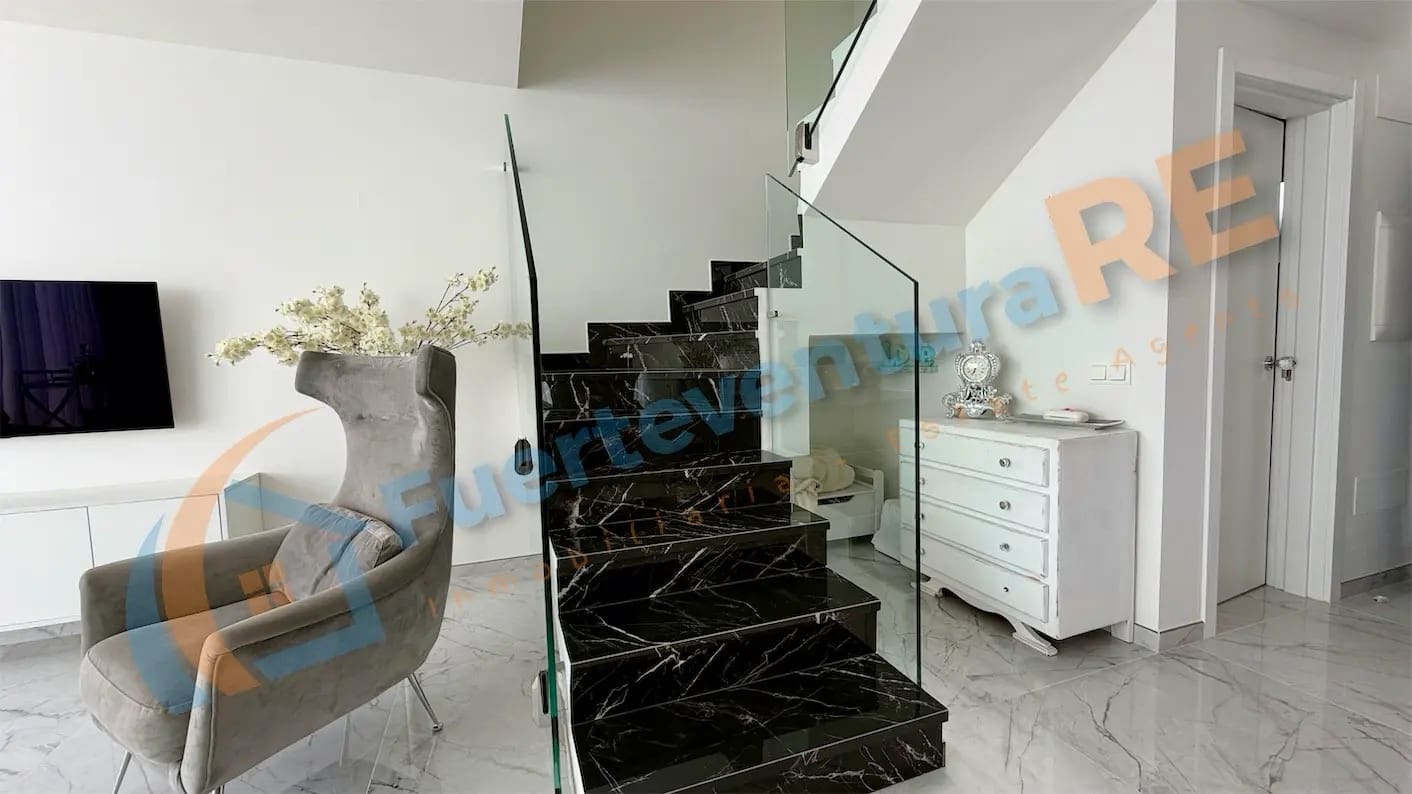 3 chambre Maison de Ville à vendre à Corralejo avec piscine garage - 449 000 € (Ref: 9899706)