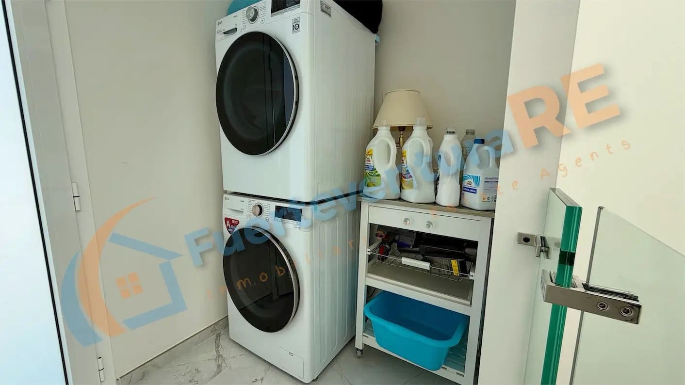 3 chambre Maison de Ville à vendre à Corralejo avec piscine garage - 449 000 € (Ref: 9899706)