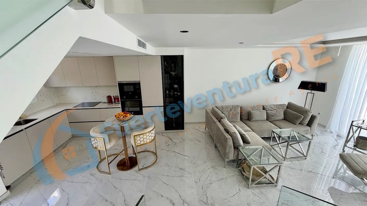 3 chambre Maison de Ville à vendre à Corralejo avec piscine garage - 449 000 € (Ref: 9899706)