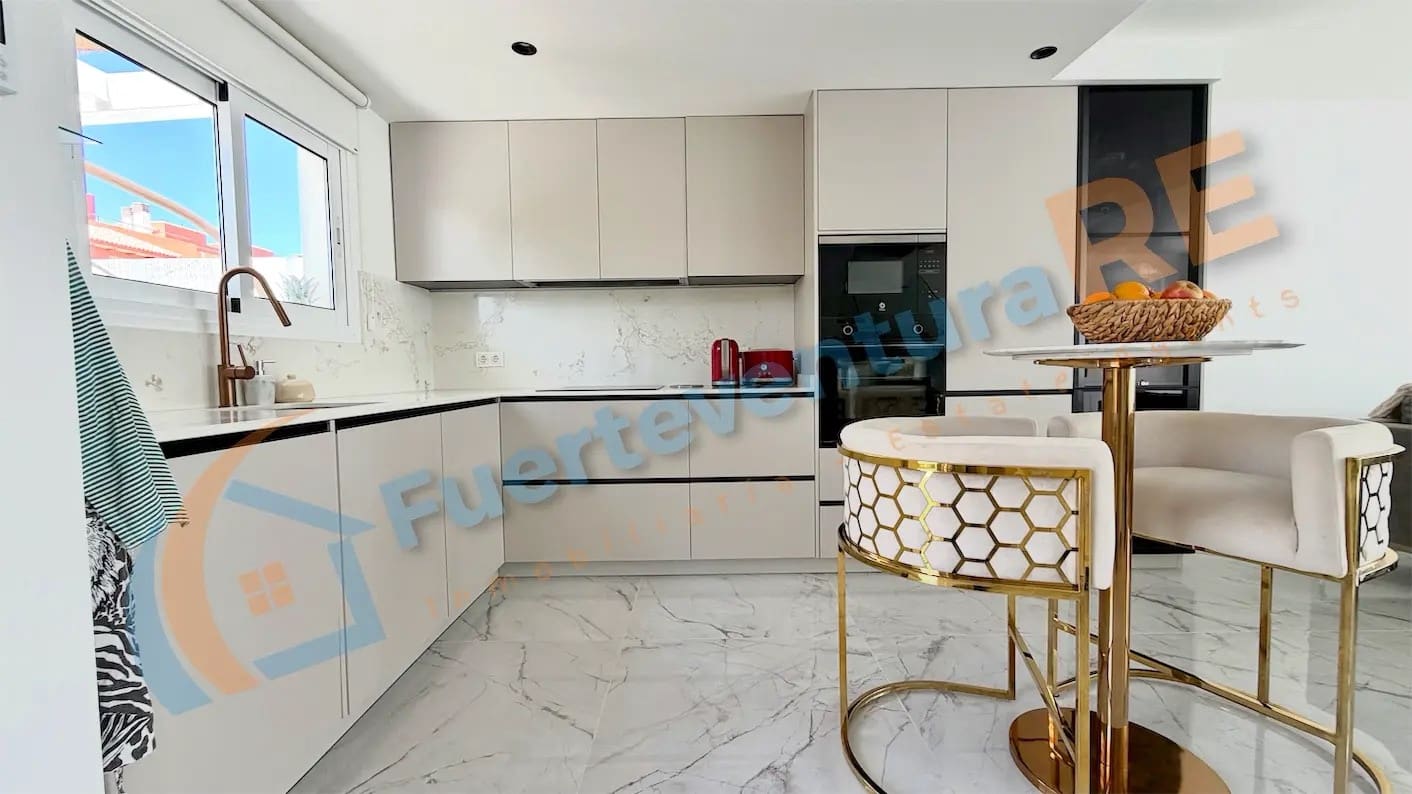 3 chambre Maison de Ville à vendre à Corralejo avec piscine garage - 449 000 € (Ref: 9899706)