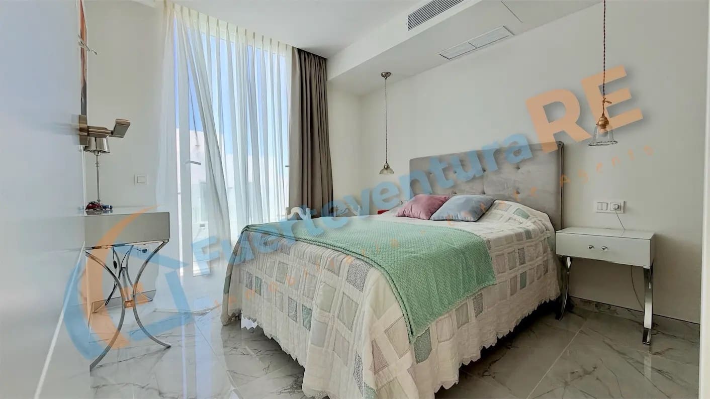 3 chambre Maison de Ville à vendre à Corralejo avec piscine garage - 449 000 € (Ref: 9899706)