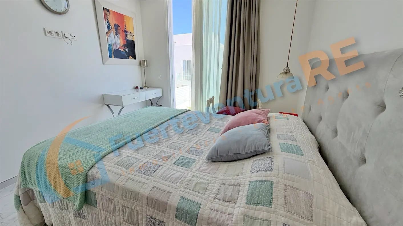 3 chambre Maison de Ville à vendre à Corralejo avec piscine garage - 449 000 € (Ref: 9899706)
