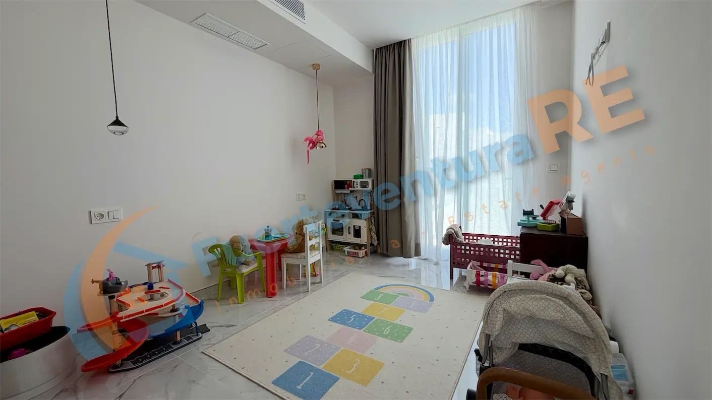 3 chambre Maison de Ville à vendre à Corralejo avec piscine garage - 449 000 € (Ref: 9899706)