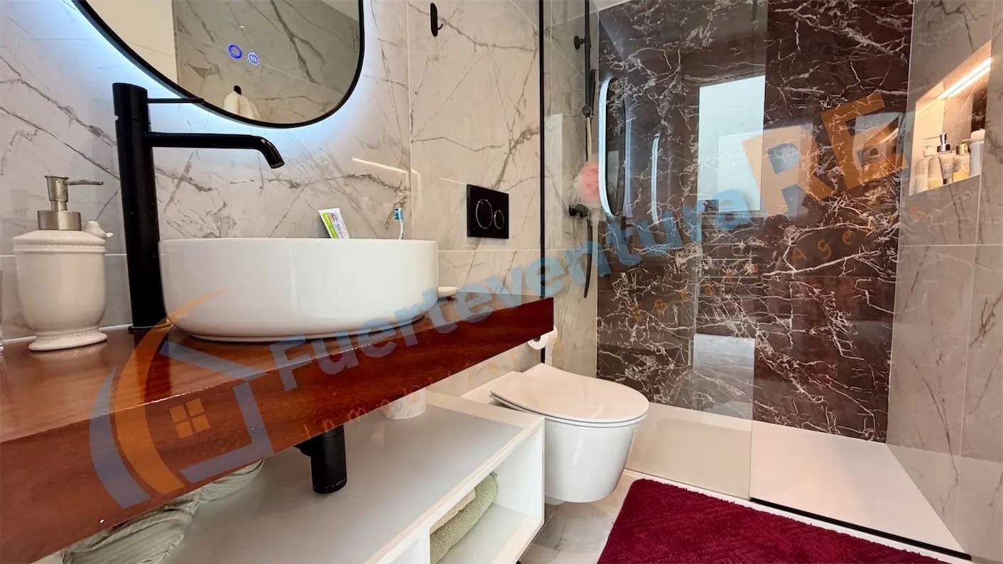 3 chambre Maison de Ville à vendre à Corralejo avec piscine garage - 449 000 € (Ref: 9899706)