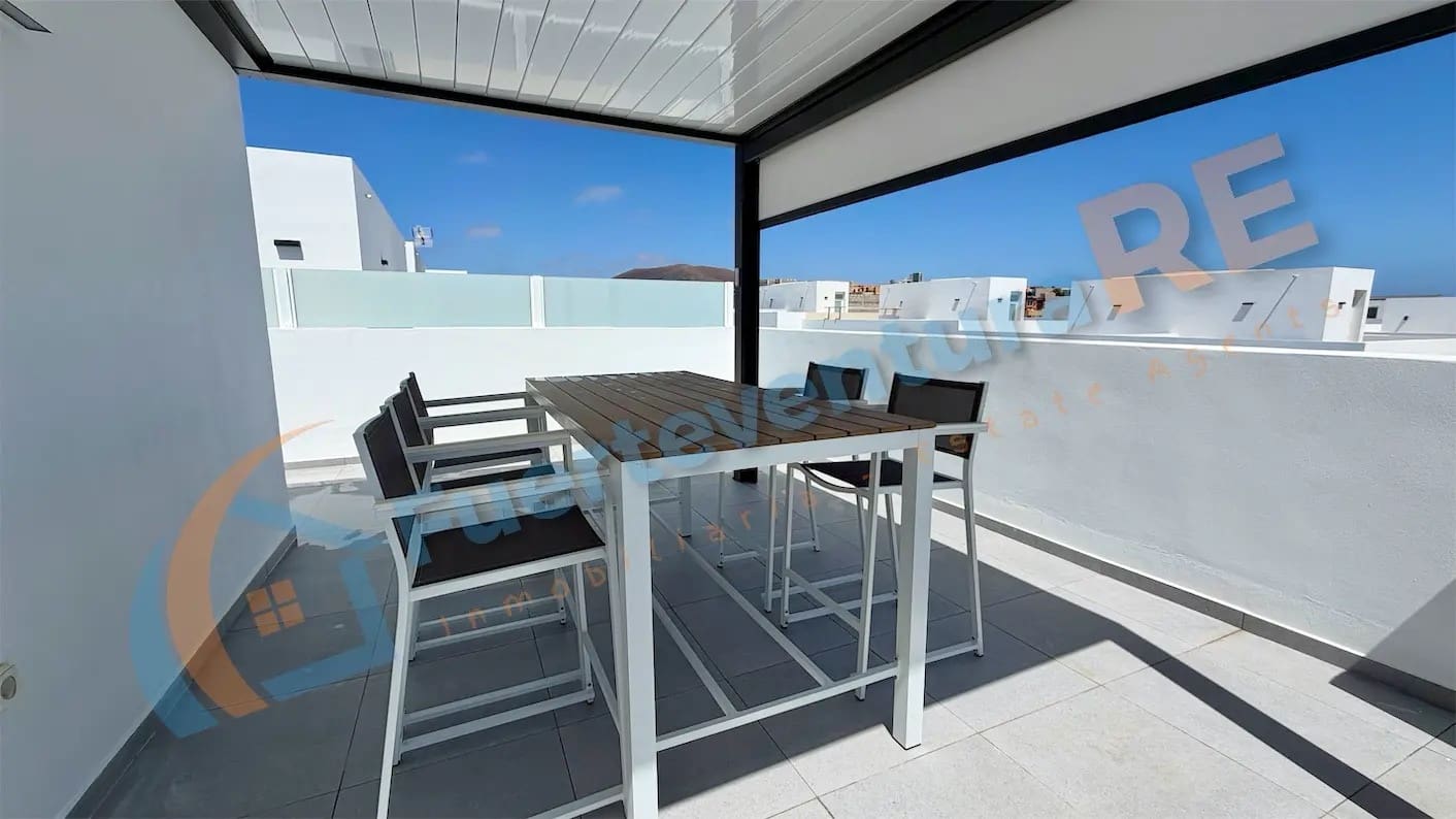 3 chambre Maison de Ville à vendre à Corralejo avec piscine garage - 449 000 € (Ref: 9899706)