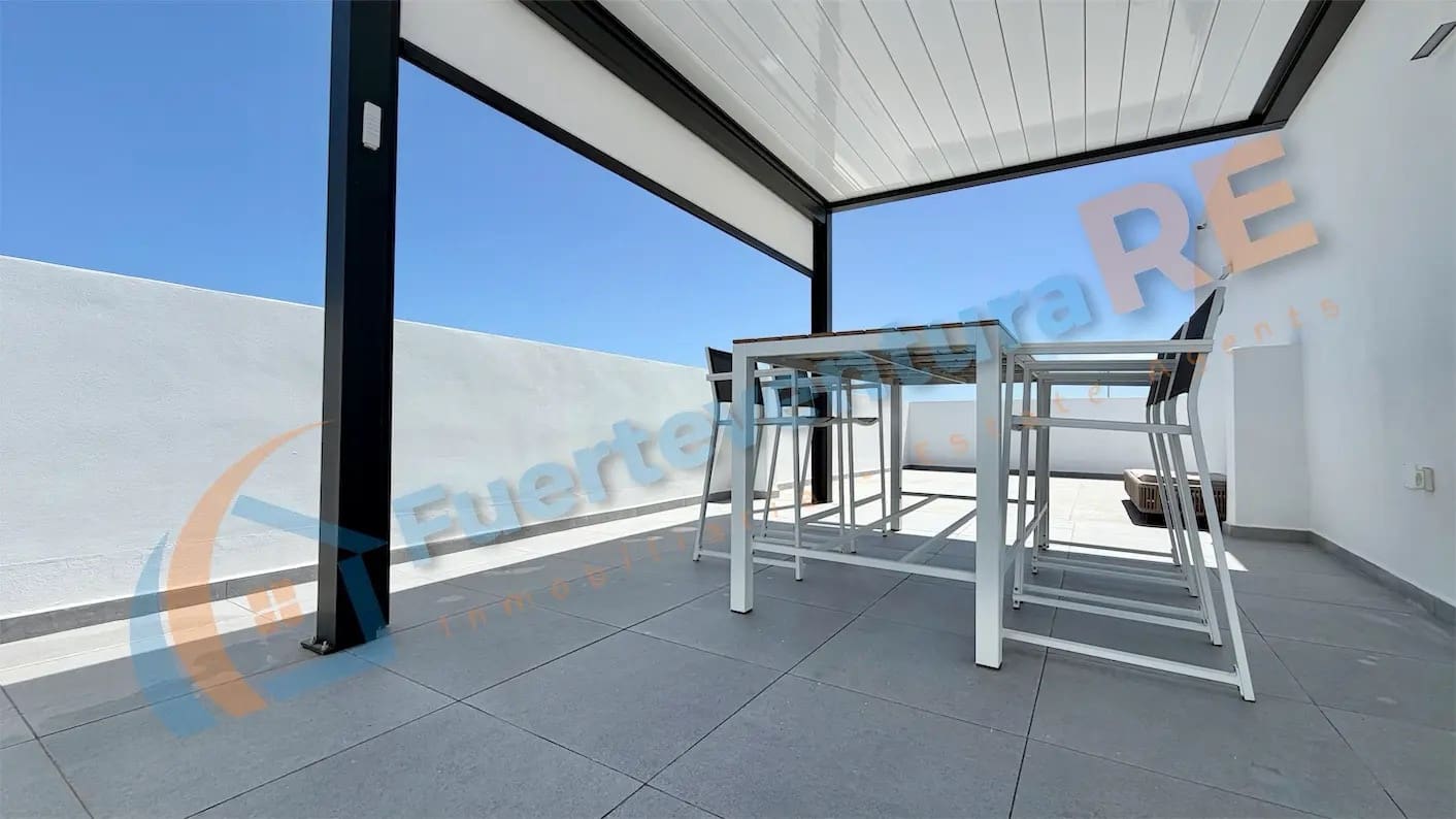 3 chambre Maison de Ville à vendre à Corralejo avec piscine garage - 449 000 € (Ref: 9899706)