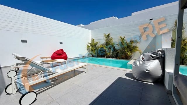 3 bedroom Townhouse for sale in Corralejo, La Oliva with pool garage - € 449,000 (Ref: 9899706)
