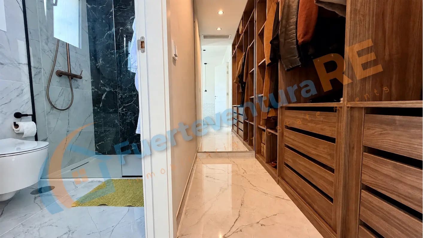 3 chambre Maison de Ville à vendre à Corralejo avec piscine garage - 449 000 € (Ref: 9899706)