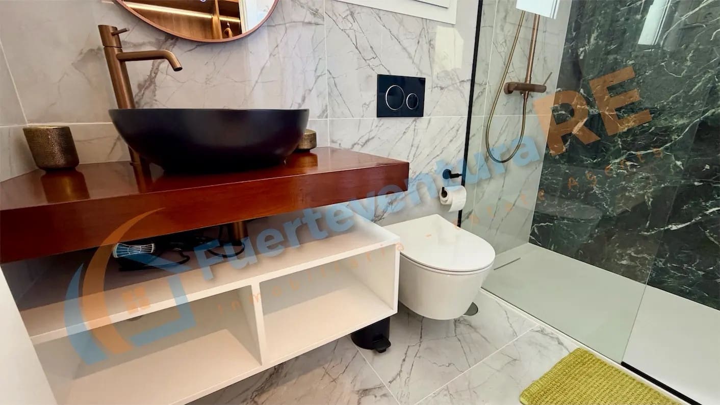 3 chambre Maison de Ville à vendre à Corralejo avec piscine garage - 449 000 € (Ref: 9899706)