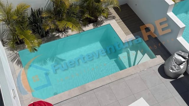 3 bedroom Townhouse for sale in Corralejo, La Oliva with pool garage - € 449,000 (Ref: 9899706)