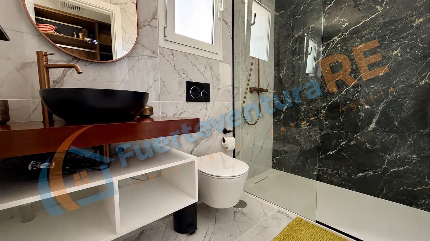 3 chambre Maison de Ville à vendre à Corralejo avec piscine garage - 449 000 € (Ref: 9899706)