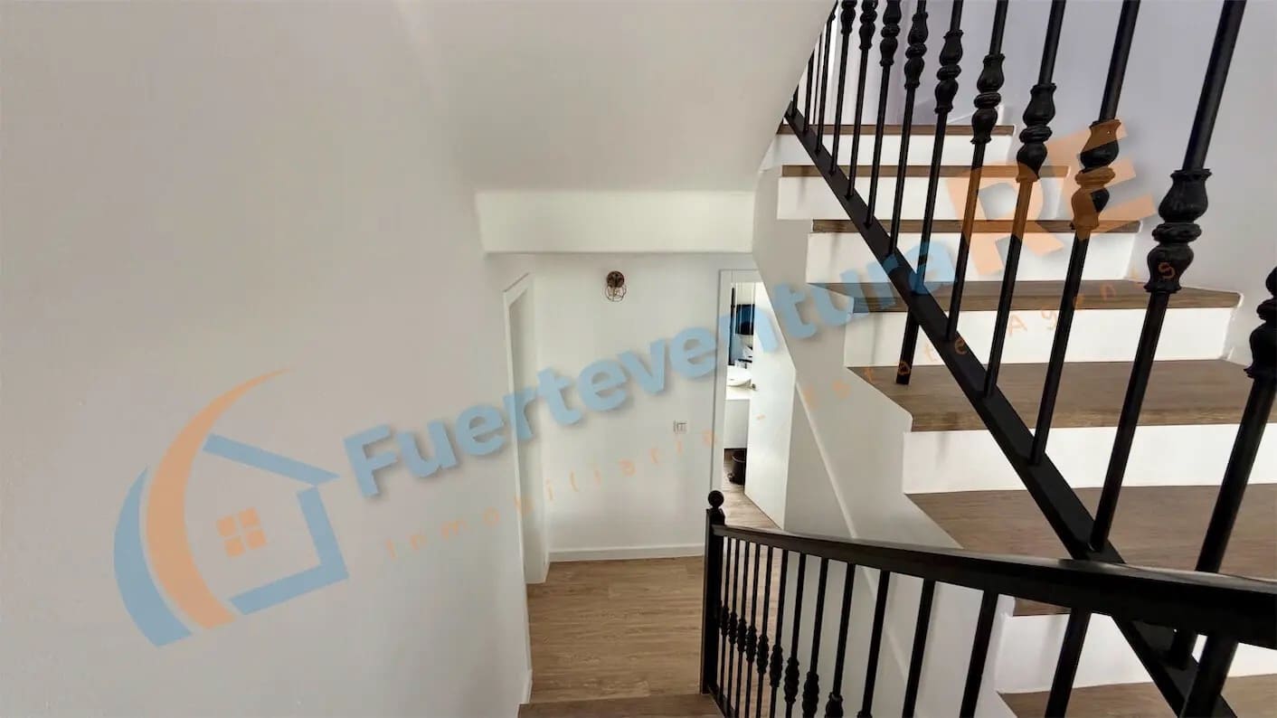 3 quarto Moradia para venda em Corralejo com piscina garagem - 459 000 € (Ref: 9917709)