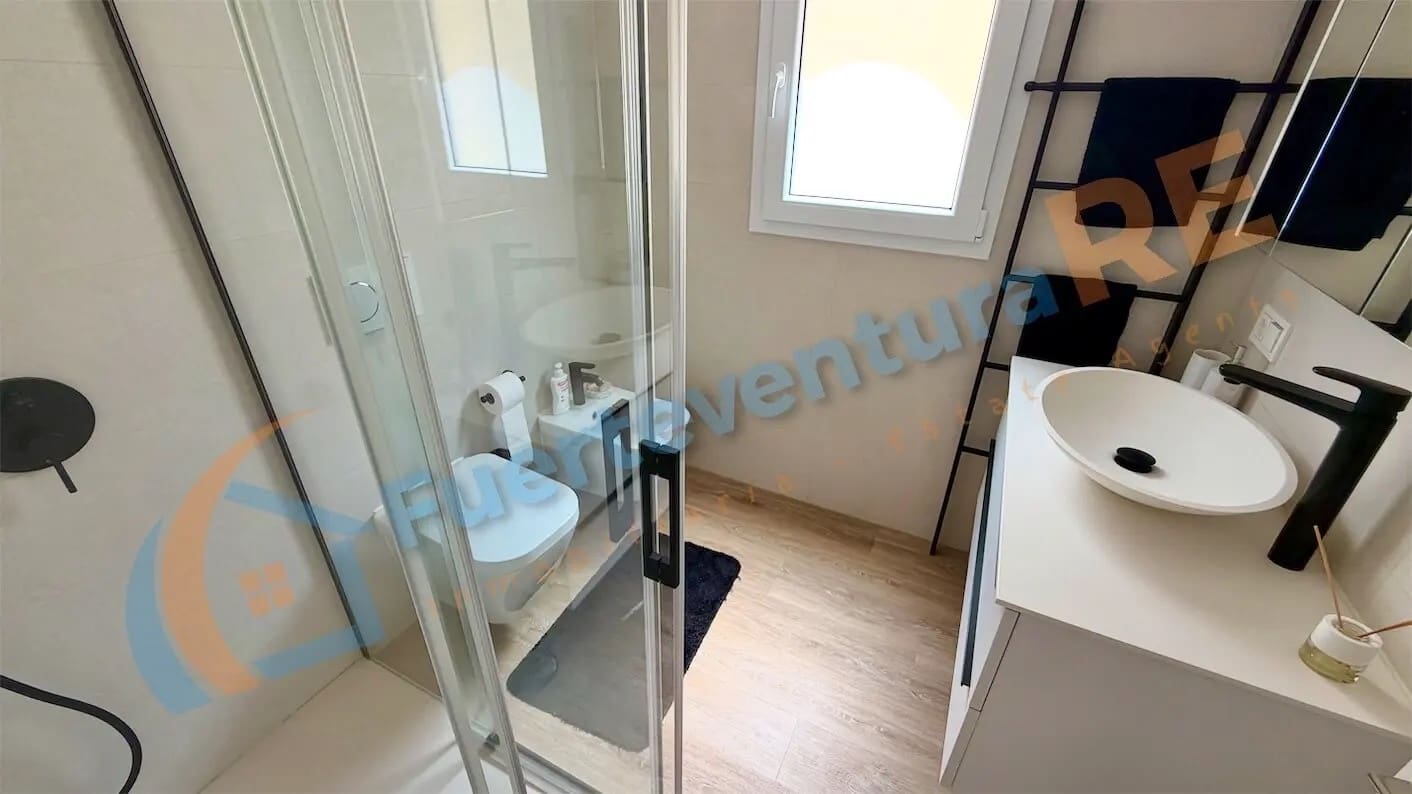 3 quarto Moradia para venda em Corralejo com piscina garagem - 459 000 € (Ref: 9917709)