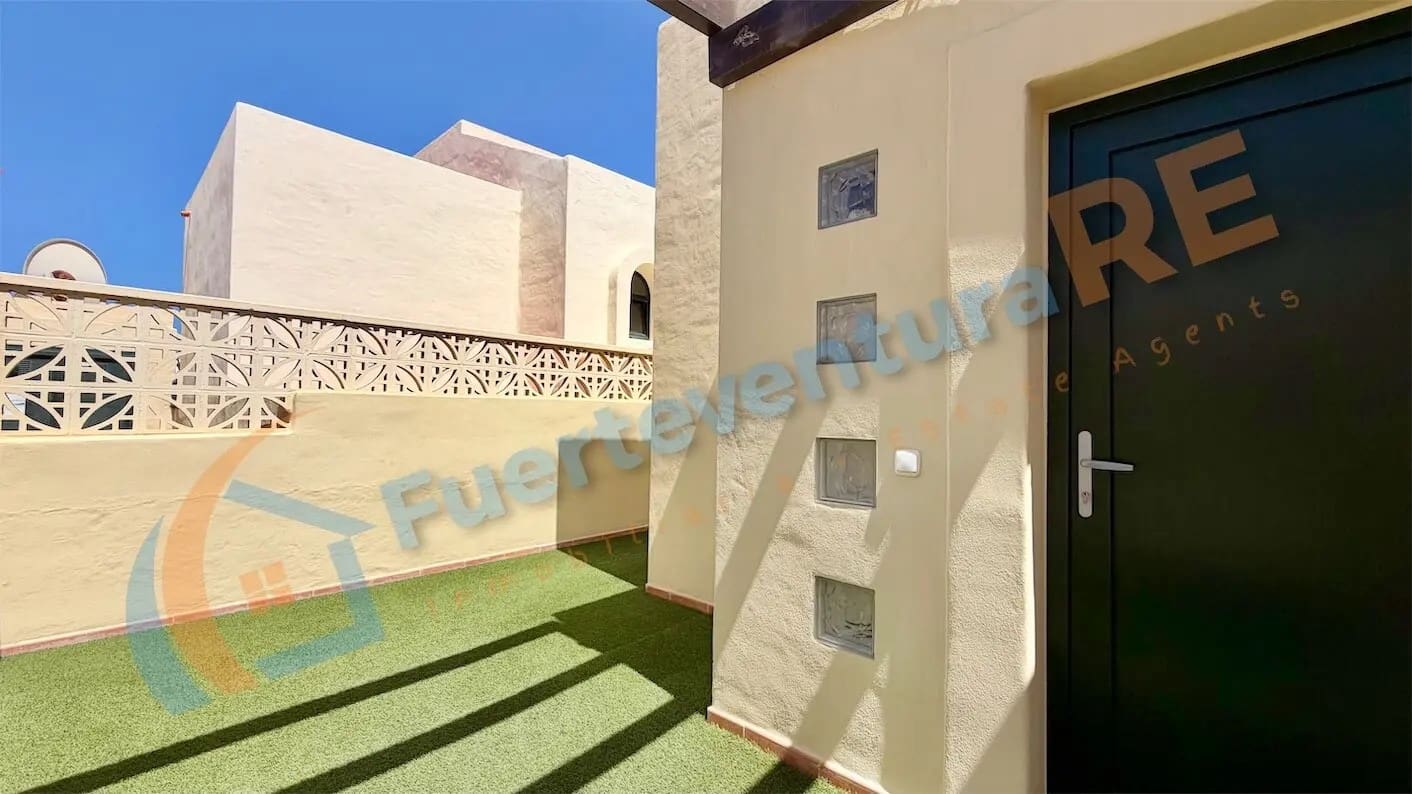 3 quarto Moradia para venda em Corralejo com piscina garagem - 459 000 € (Ref: 9917709)