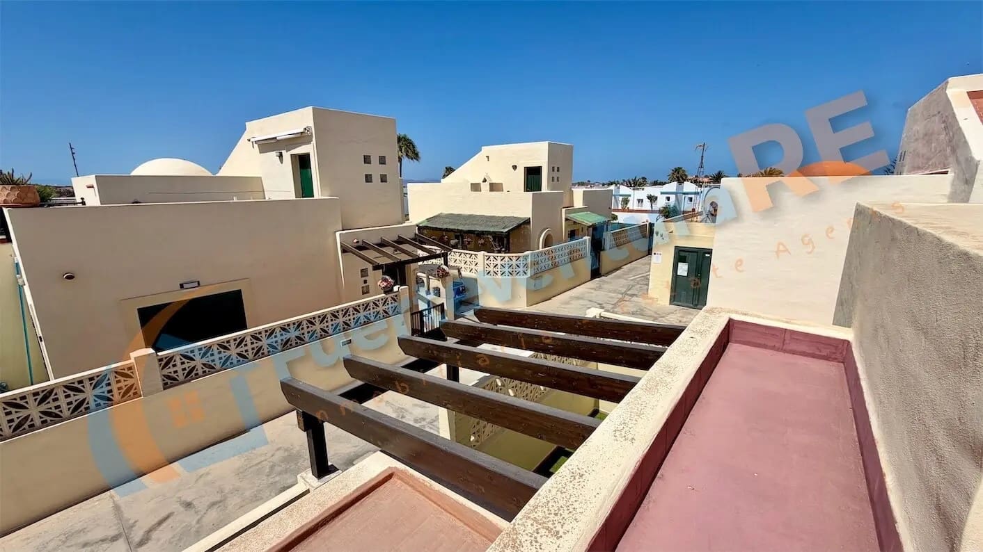3 quarto Moradia para venda em Corralejo com piscina garagem - 459 000 € (Ref: 9917709)