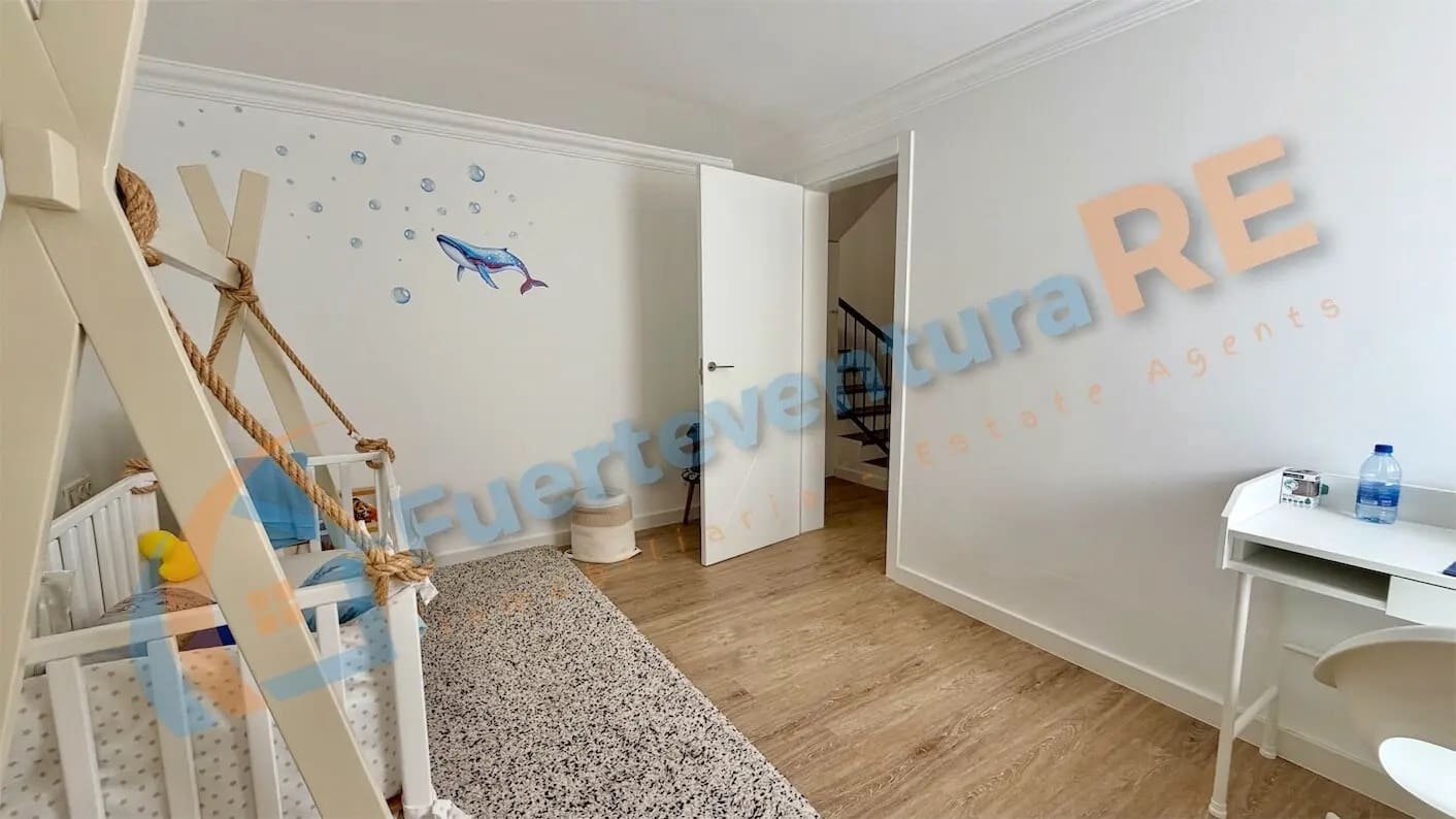 3 quarto Moradia para venda em Corralejo com piscina garagem - 459 000 € (Ref: 9917709)