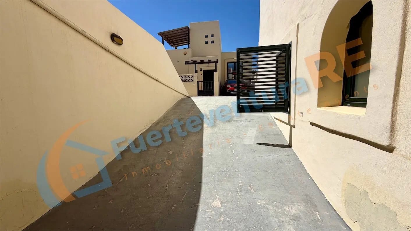 3 quarto Moradia para venda em Corralejo com piscina garagem - 459 000 € (Ref: 9917709)