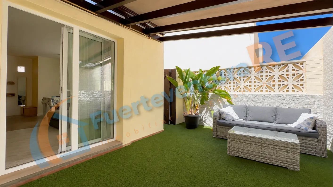 3 quarto Moradia para venda em Corralejo com piscina garagem - 459 000 € (Ref: 9917709)