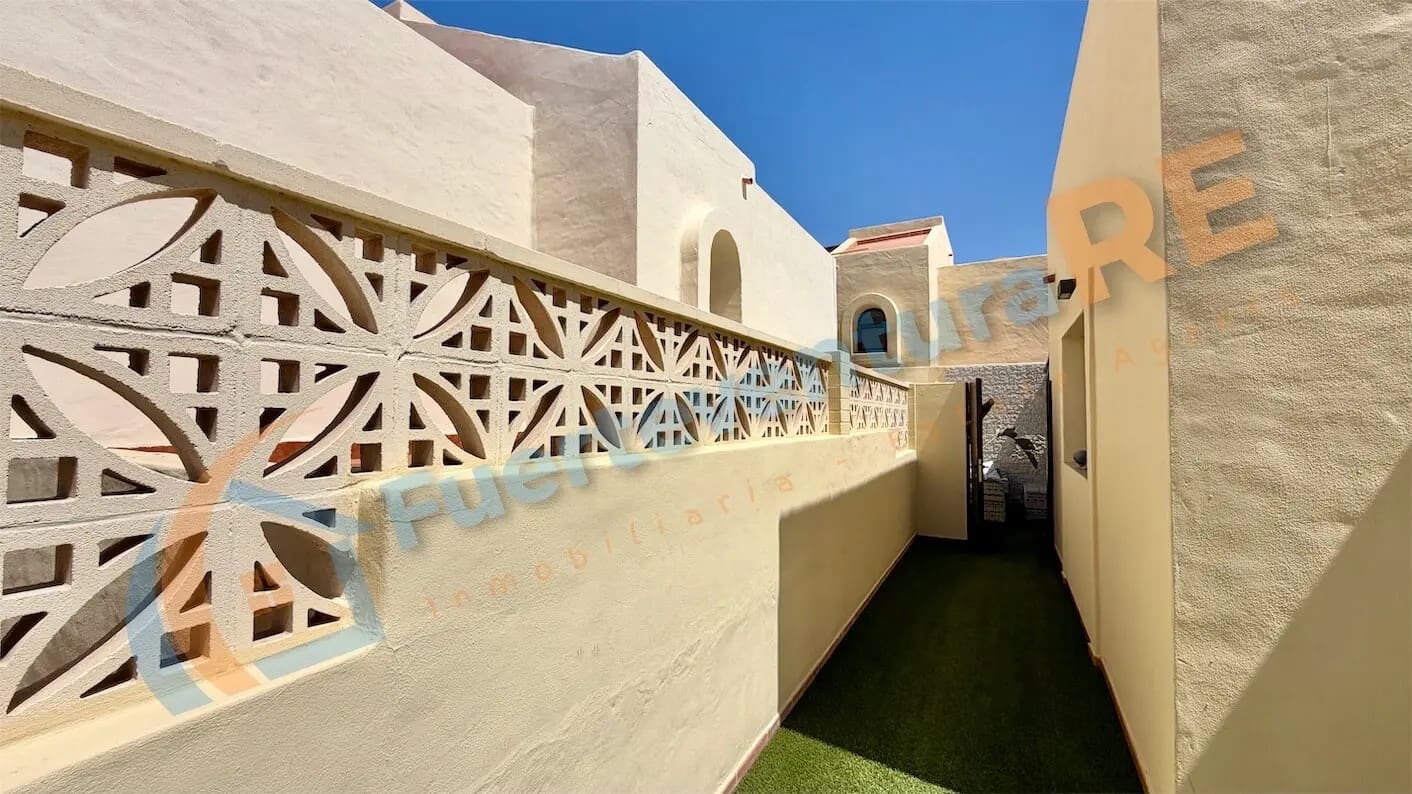 3 quarto Moradia para venda em Corralejo com piscina garagem - 459 000 € (Ref: 9917709)