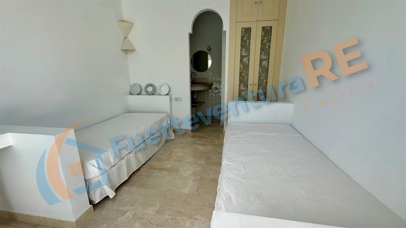 3 chambre Villa/Maison à vendre à Corralejo avec piscine garage - 598 000 € (Ref: 9917710)