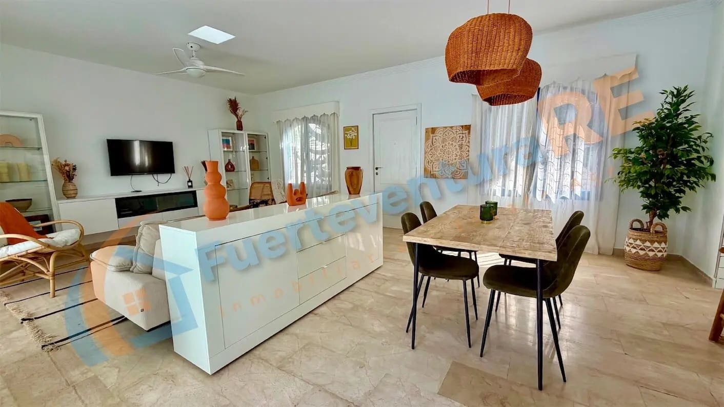 3 chambre Villa/Maison à vendre à Corralejo avec piscine garage - 598 000 € (Ref: 9917710)