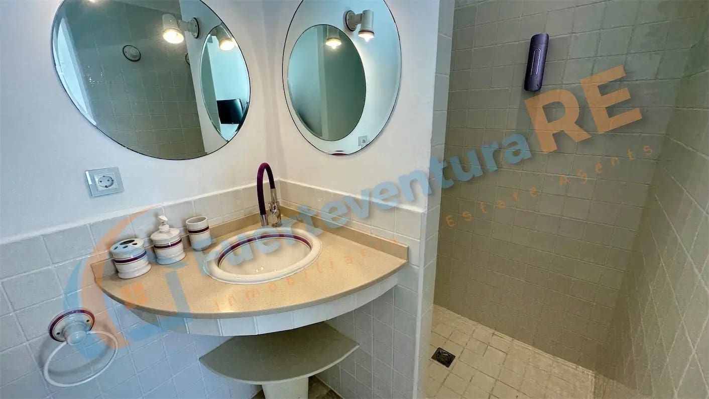 3 chambre Villa/Maison à vendre à Corralejo avec piscine garage - 598 000 € (Ref: 9917710)