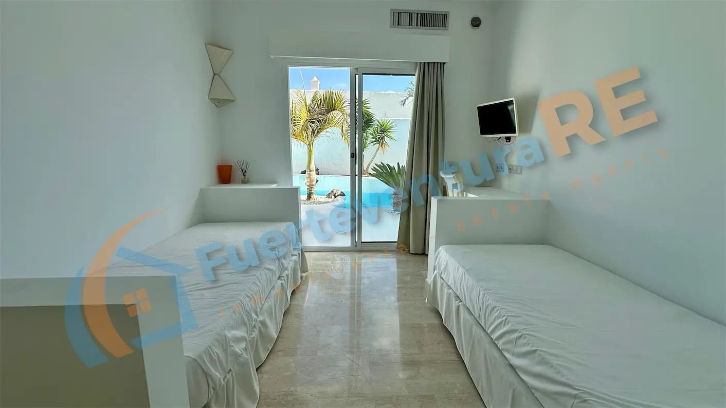 3 chambre Villa/Maison à vendre à Corralejo avec piscine garage - 598 000 € (Ref: 9917710)