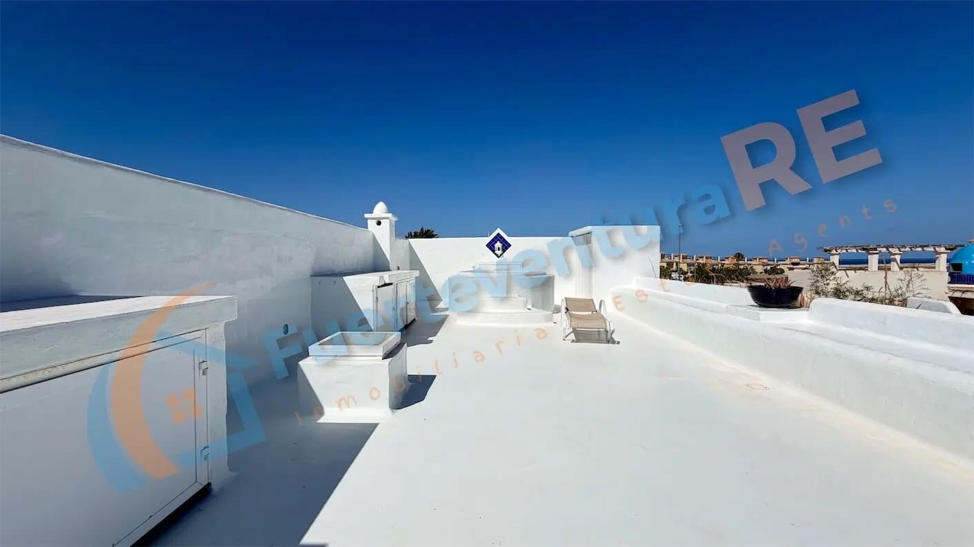 3 chambre Villa/Maison à vendre à Corralejo avec piscine garage - 598 000 € (Ref: 9917710)