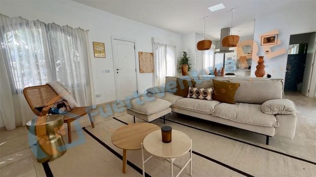 3 chambre Villa/Maison à vendre à Corralejo, La Oliva avec piscine garage - 598 000 € (Ref: 9917710)