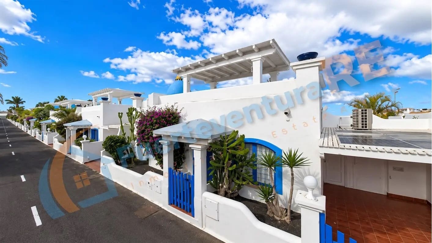 3 chambre Villa/Maison à vendre à Corralejo avec piscine garage - 598 000 € (Ref: 9917710)