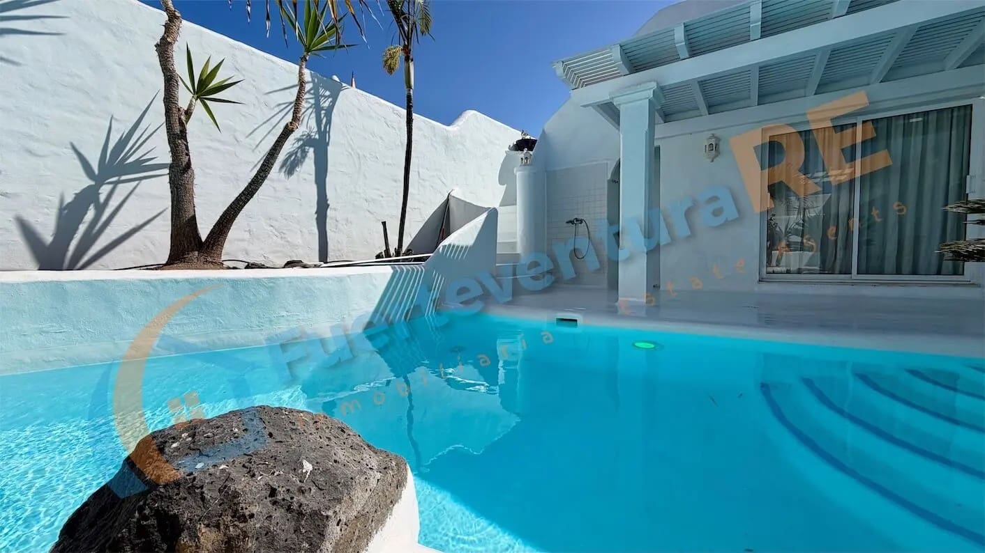 3 chambre Villa/Maison à vendre à Corralejo avec piscine garage - 598 000 € (Ref: 9917710)