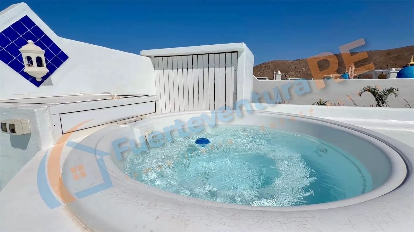 3 chambre Villa/Maison à vendre à Corralejo avec piscine garage - 598 000 € (Ref: 9917710)