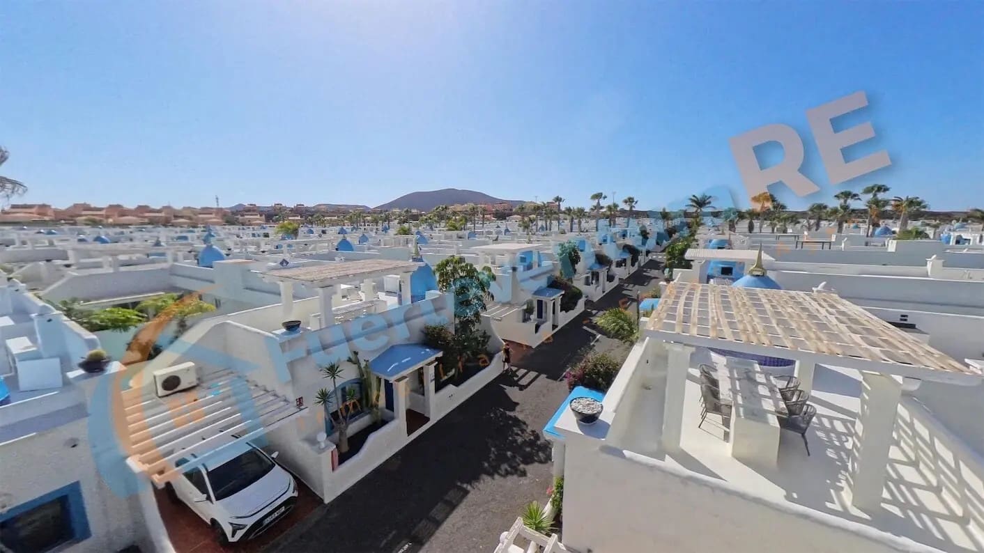 3 chambre Villa/Maison à vendre à Corralejo avec piscine garage - 598 000 € (Ref: 9917710)