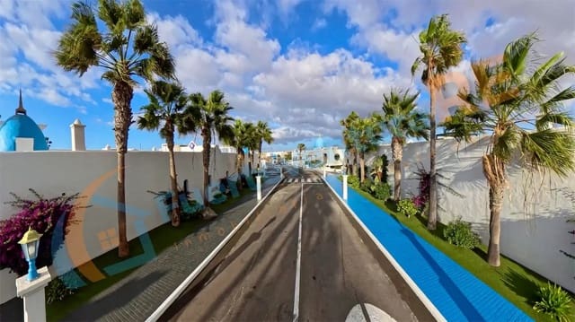 3 chambre Villa/Maison à vendre à Corralejo, La Oliva avec piscine garage - 598 000 € (Ref: 9917710)