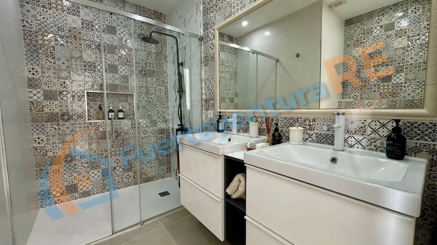3 chambre Villa/Maison à vendre à Corralejo avec piscine garage - 598 000 € (Ref: 9917710)