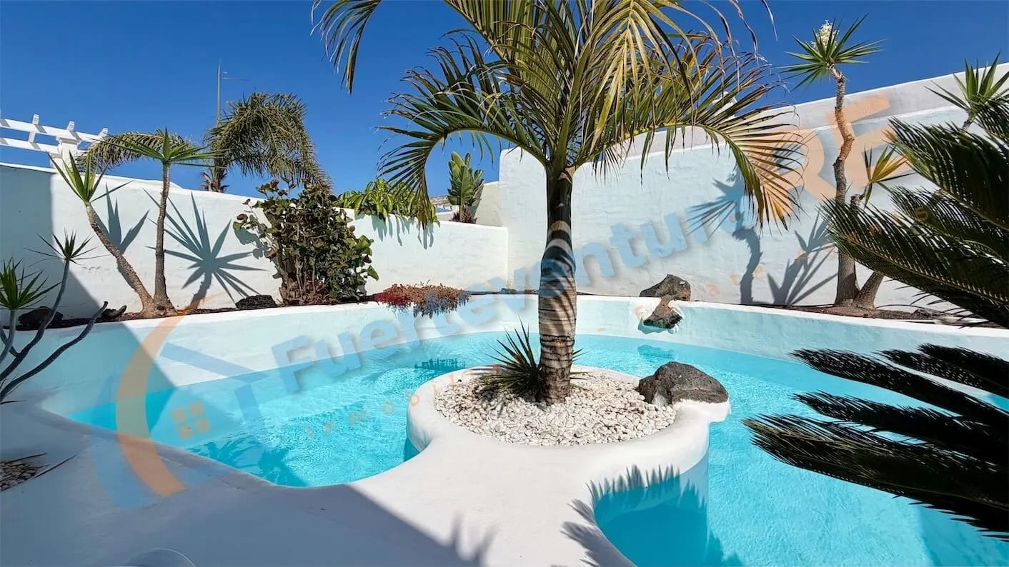3 chambre Villa/Maison à vendre à Corralejo avec piscine garage - 598 000 € (Ref: 9917710)