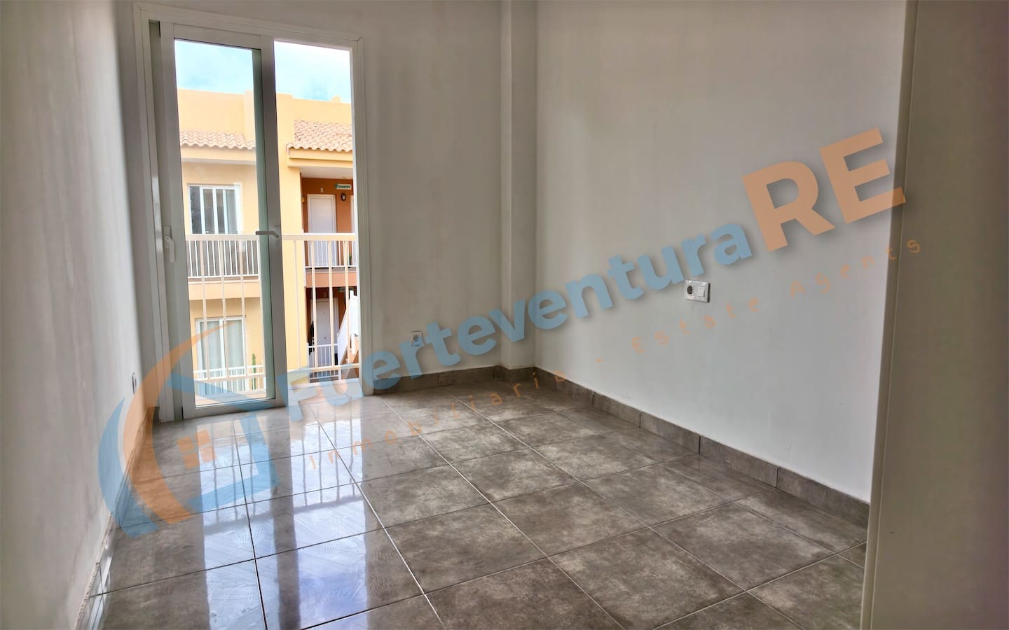 2 soveværelse Penthouse til salg i Corralejo med swimmingpool garage - € 255.000 (Ref: 9957567)