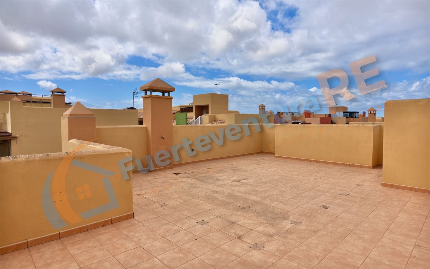 2 soveværelse Penthouse til salg i Corralejo med swimmingpool garage - € 255.000 (Ref: 9957567)