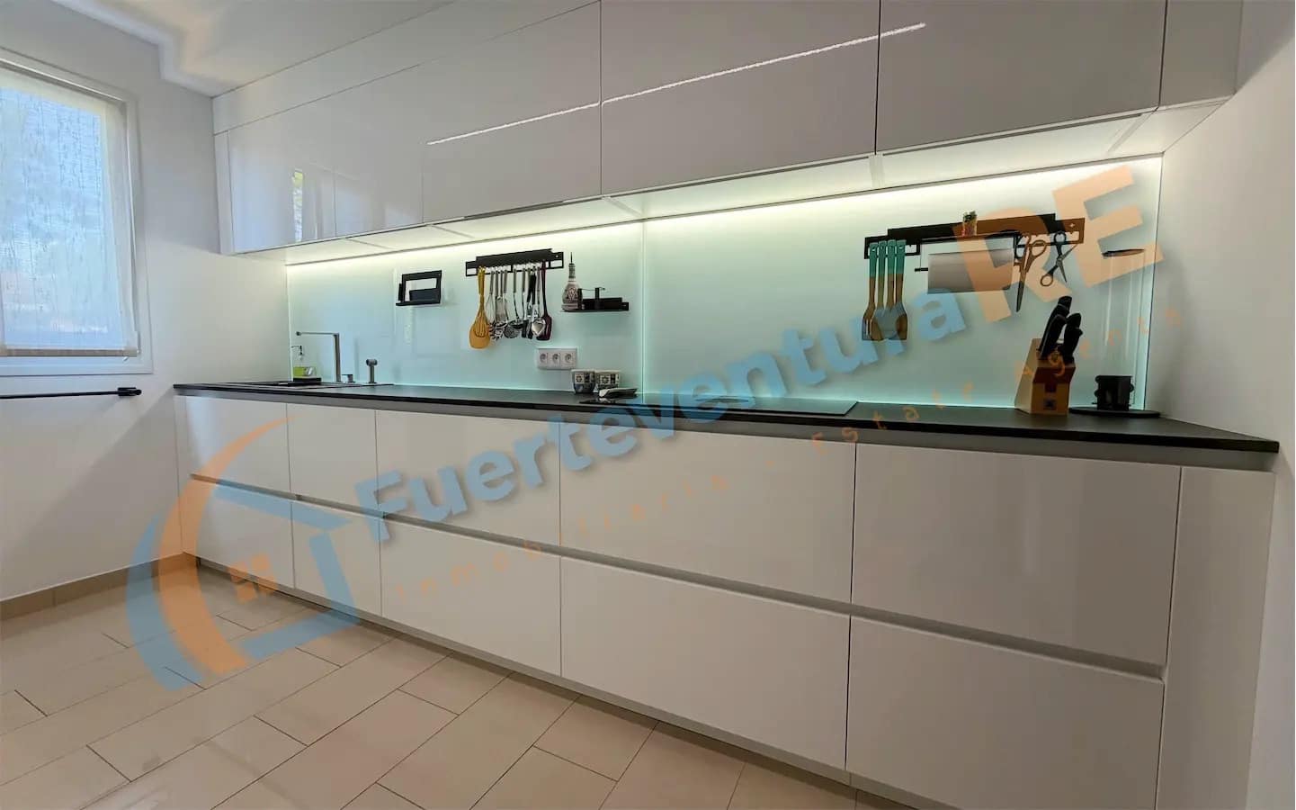 3 soveværelse Semi-Rækkehus til salg i Corralejo med swimmingpool - € 448.000 (Ref: 9999443)