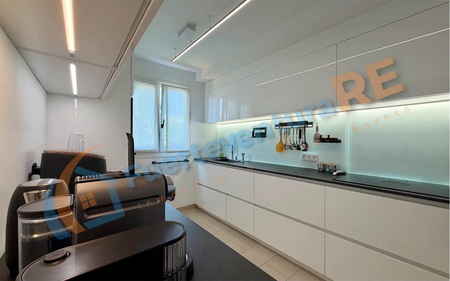 3 soveværelse Semi-Rækkehus til salg i Corralejo med swimmingpool - € 448.000 (Ref: 9999443)