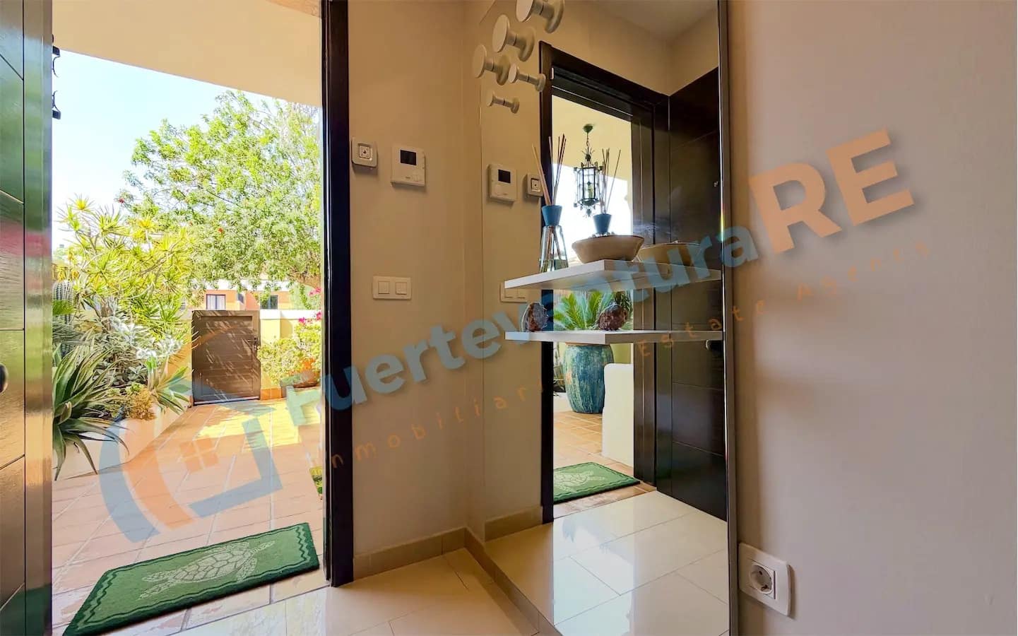 3 soveværelse Semi-Rækkehus til salg i Corralejo med swimmingpool - € 448.000 (Ref: 9999443)