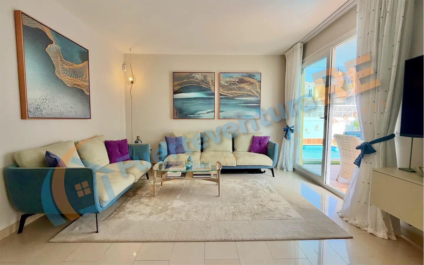 3 soveværelse Semi-Rækkehus til salg i Corralejo med swimmingpool - € 448.000 (Ref: 9999443)