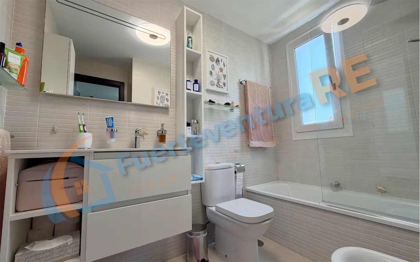 3 soveværelse Semi-Rækkehus til salg i Corralejo med swimmingpool - € 448.000 (Ref: 9999443)