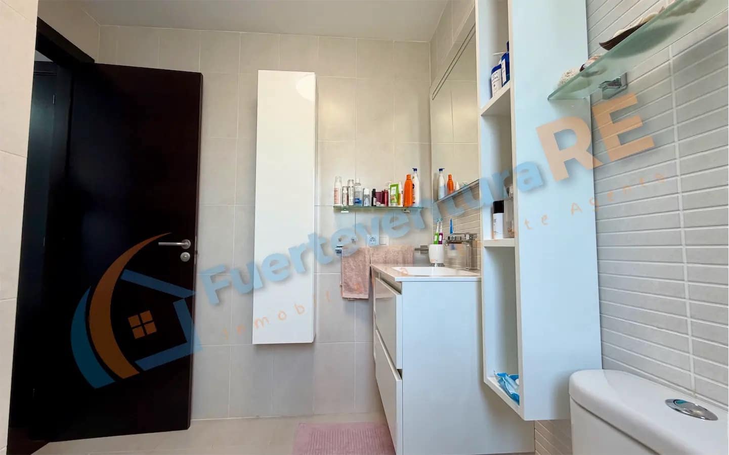 3 soveværelse Semi-Rækkehus til salg i Corralejo med swimmingpool - € 448.000 (Ref: 9999443)