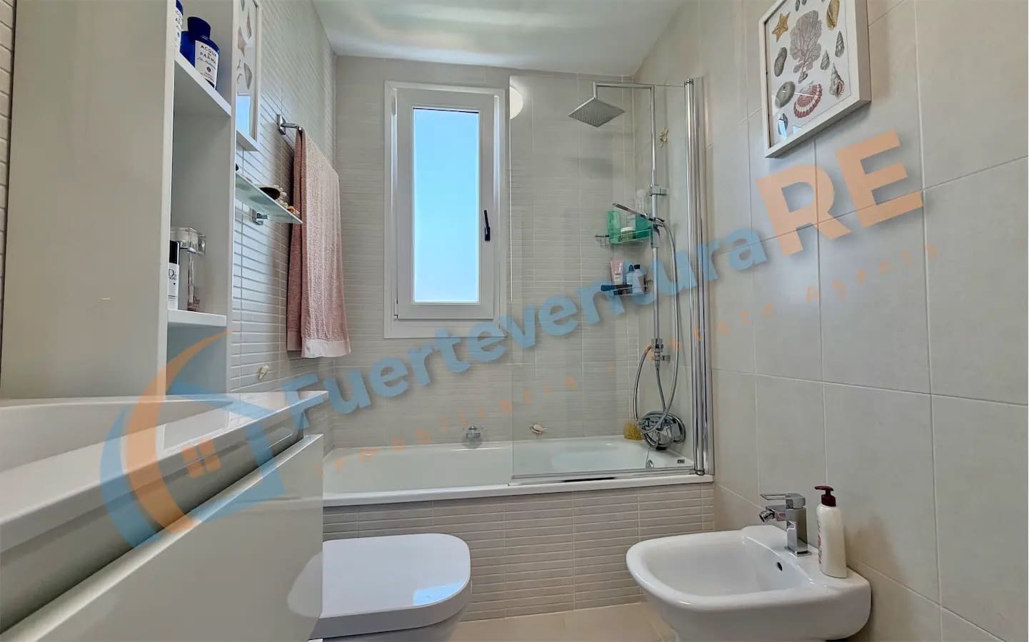 3 soveværelse Semi-Rækkehus til salg i Corralejo med swimmingpool - € 448.000 (Ref: 9999443)