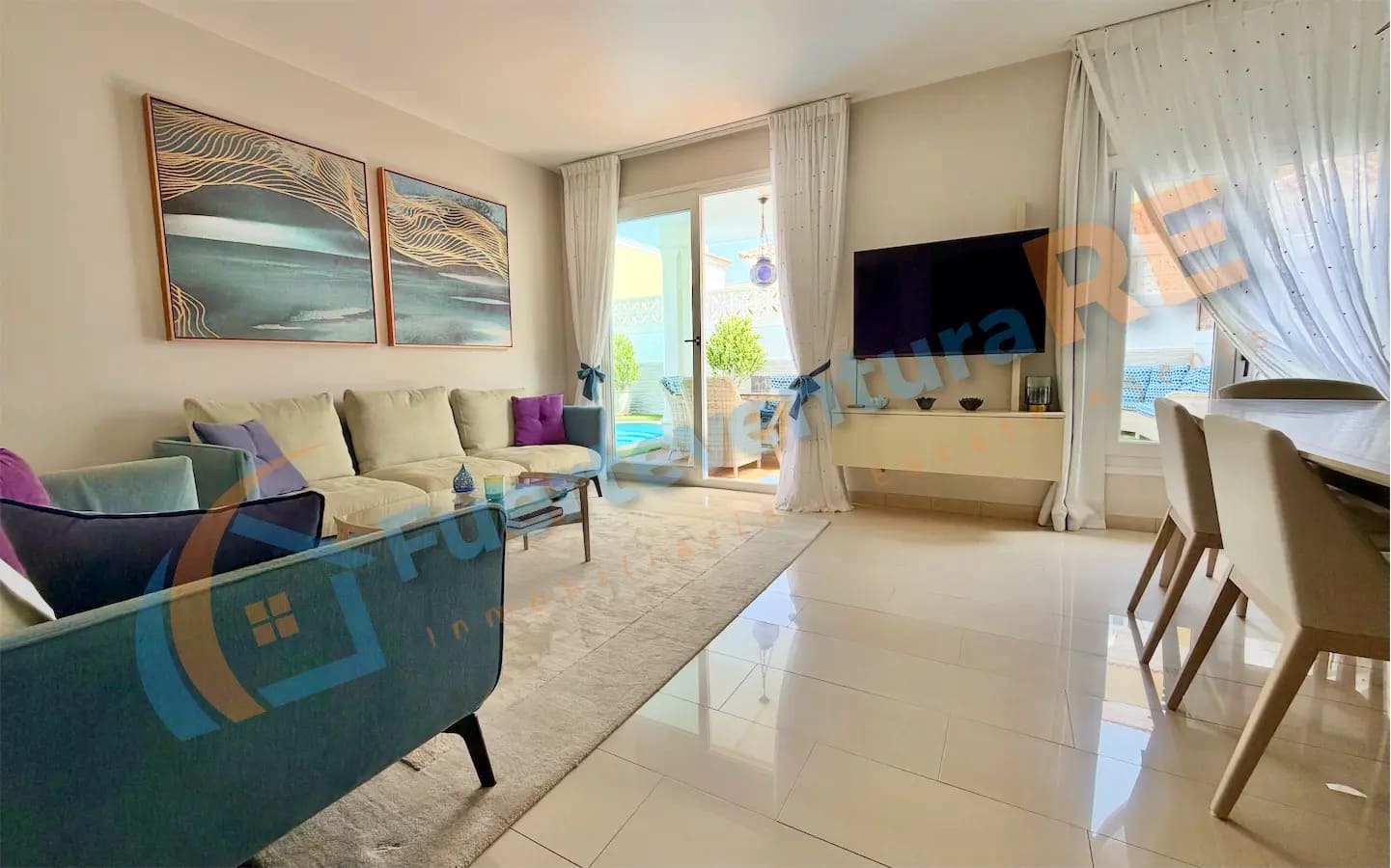 3 soveværelse Semi-Rækkehus til salg i Corralejo med swimmingpool - € 448.000 (Ref: 9999443)