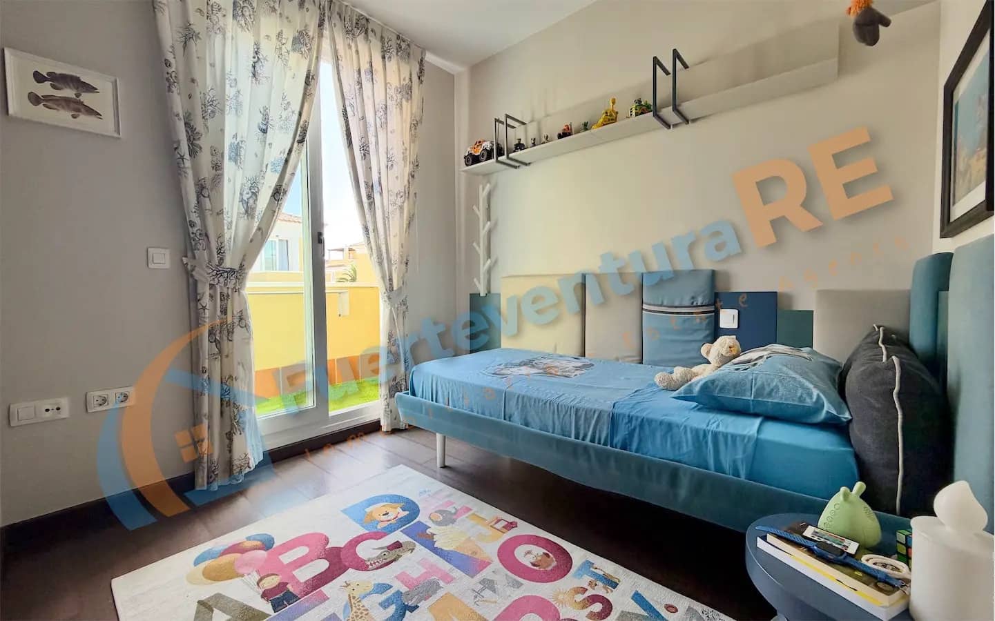 3 soveværelse Semi-Rækkehus til salg i Corralejo med swimmingpool - € 448.000 (Ref: 9999443)