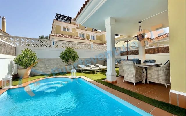 3 soveværelse Semi-Rækkehus til salg i Corralejo, La Oliva med swimmingpool - € 448.000 (Ref: 9999443)