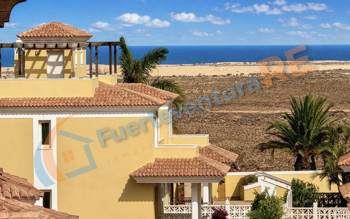 3 soveværelse Semi-Rækkehus til salg i Corralejo med swimmingpool - € 448.000 (Ref: 9999443)